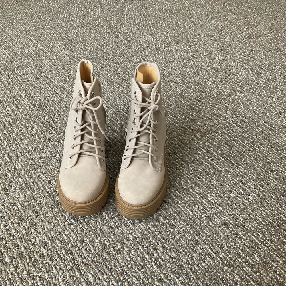 Women's Lace-Up Ankle Boots - Cream